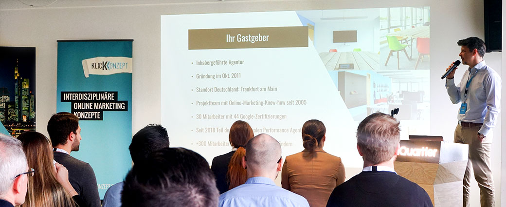 Vorstellung des Gastgebers Klickkonzept durch Geschäftsführer Fabian Ulitzka zu Beginn des Digital Growth Forums 2019.